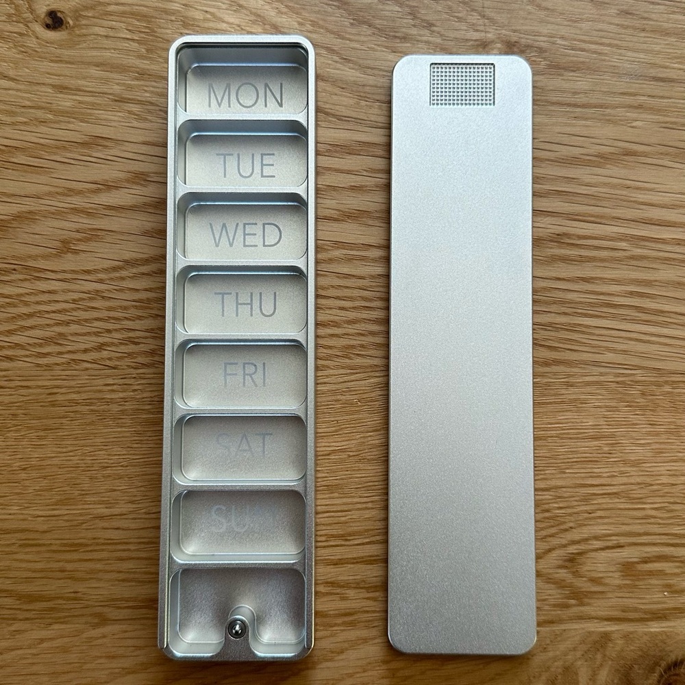 Ikigai Weekly Pill Organizer - Aluminum Silver